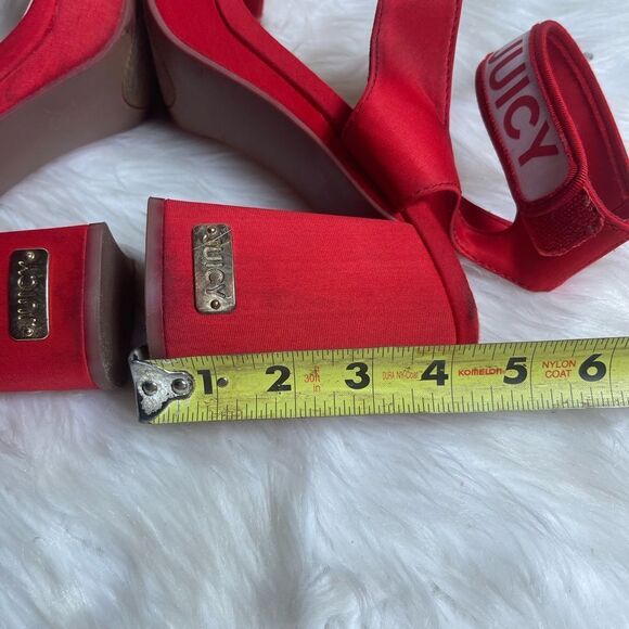 Juicy Couture Glisten fabric Red and white platform ankle strap  heels SZ8.5 M - Picture 9 of 14